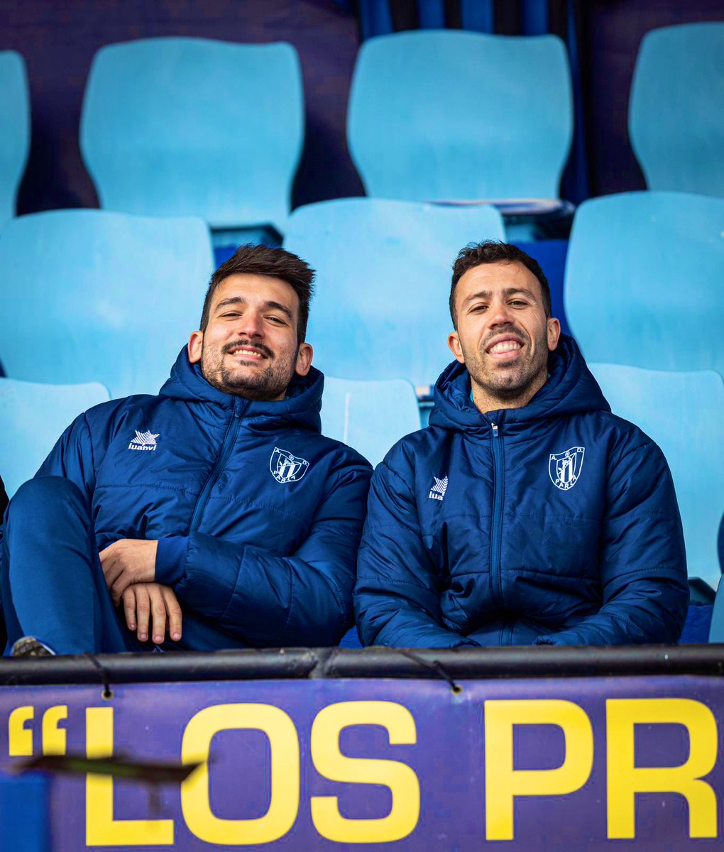 😁⚽

¡Feliz sábado! 💙🖤

#50AñosDeHistoria