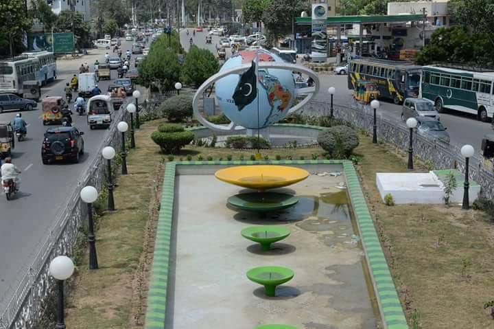 sabheenghoury's tweet photo. کراچی کے جیالے مئیر نے جس گلوبل وارمنگ کے  پروجیکٹ کا اعلان کیا ہے اور تمام انڈسٹری کوبھی دعوت دی ہے وہ آج سے پانچ سال پہلے ہی مئیر وسیم اختر کے دور میں شروع کیا جاچکا تھا ۔ میڈی کیمپ چورنگی ،شاہ سلیمان روڈ ، ایف ٹی سی اس کا منہ بولتا ثبوت ہیں -آپ نے بھی " اپنی تختی " لگانی شروع کردی بھئی واہ #MurtazaWahab