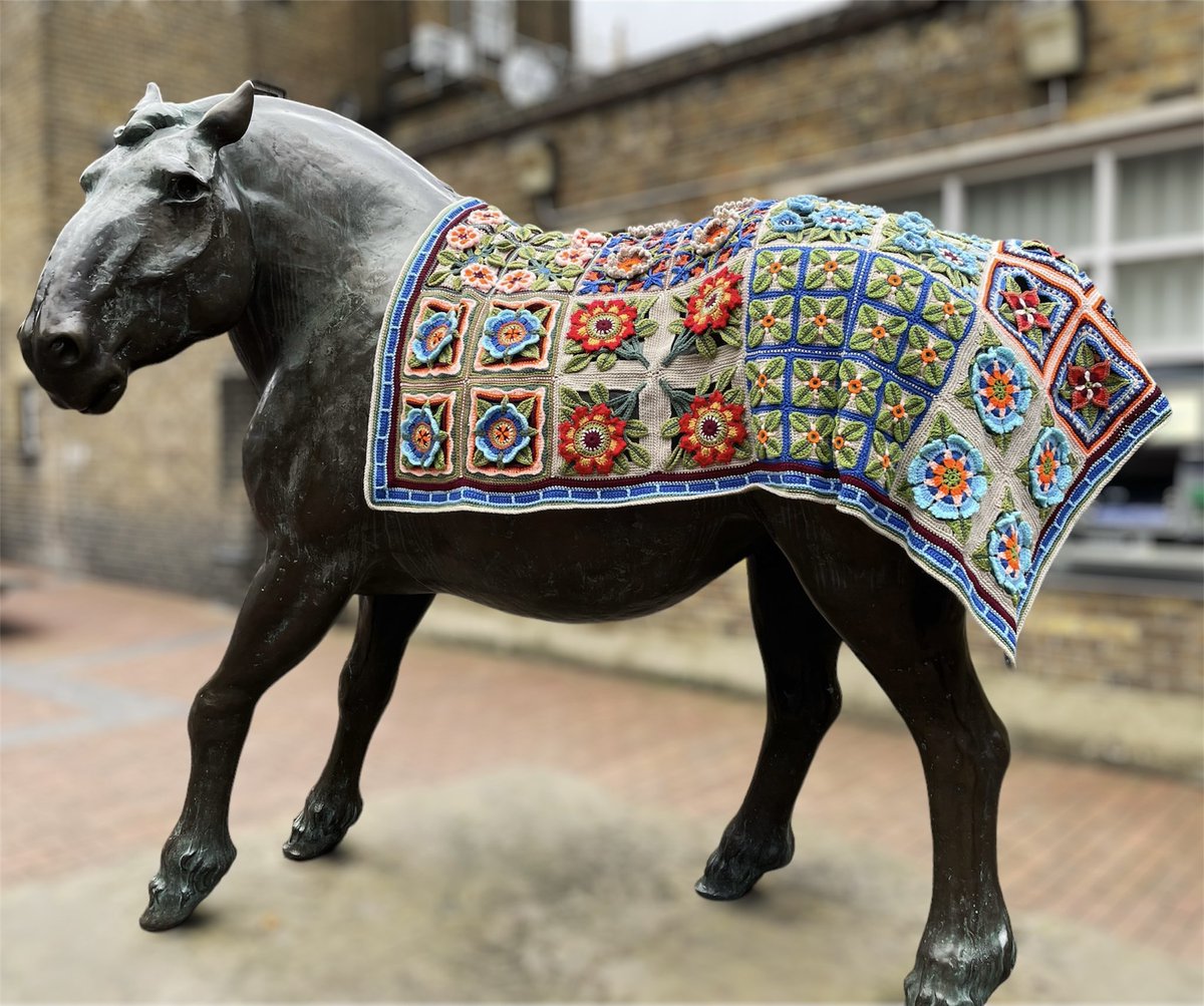 juliavhill's tweet photo. Hey @EalingHorse thanks for letting me photograph my ‘Spirit of Flora’ crochet blanket! https://t.co/OQ5L0IqhRF