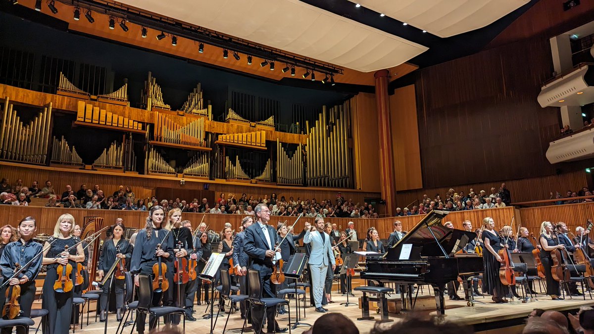 Livi_LJ's tweet photo. Fantastic world premiere of @FcoColl Fantasia for Piano &amp; Orchestra with @perianespiano , Gustavo Gimeno @LPOrchestra @southbankcentre https://t.co/JrMKG9yGhg
