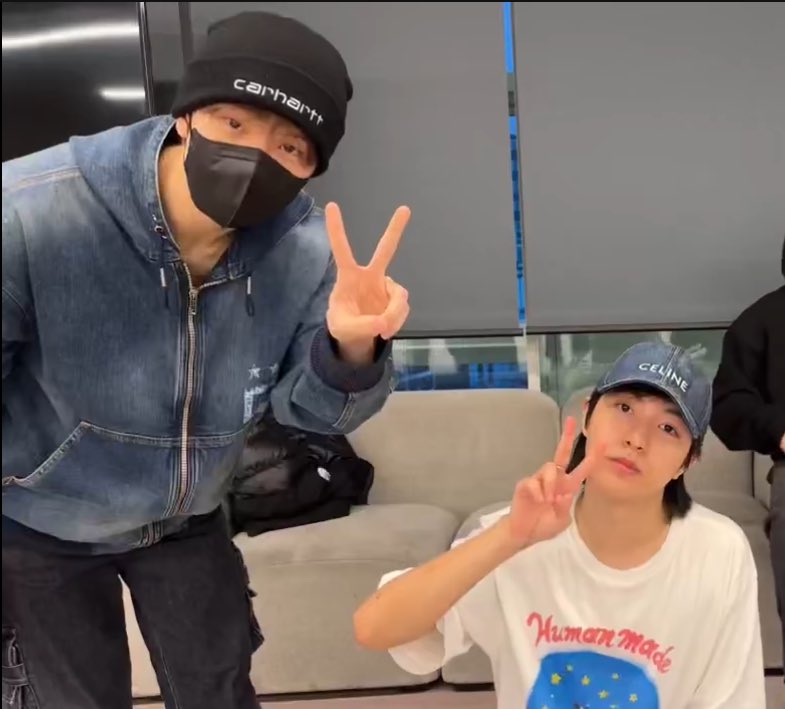 브이 해달라니까 우주메 둘이 짠✌🏻✌🏻