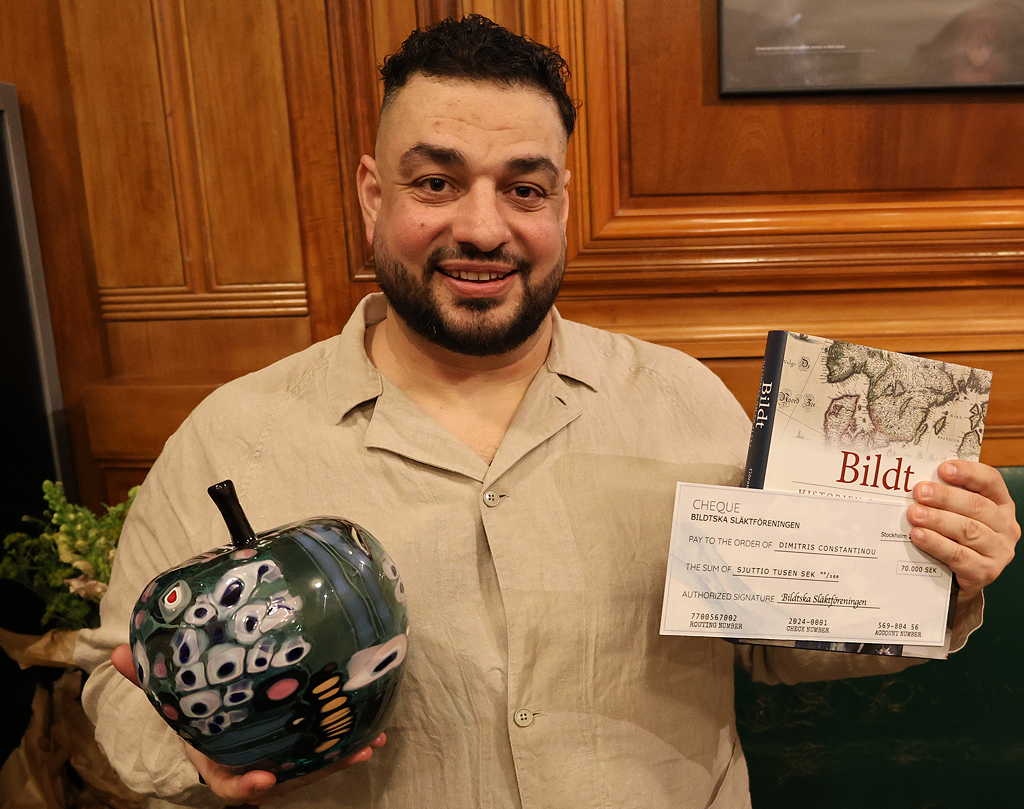 I am so happy 'Årets Förebild(t) ' for people showing civil courage and being a role model goes to Dimitris Constantinou <a href="/Dim127113/">Dimitris Team Storebror</a> for his fantastic work guiding kids safe from a criminal life at a fragile time in their lives.
bildt.se/arets-forebild…