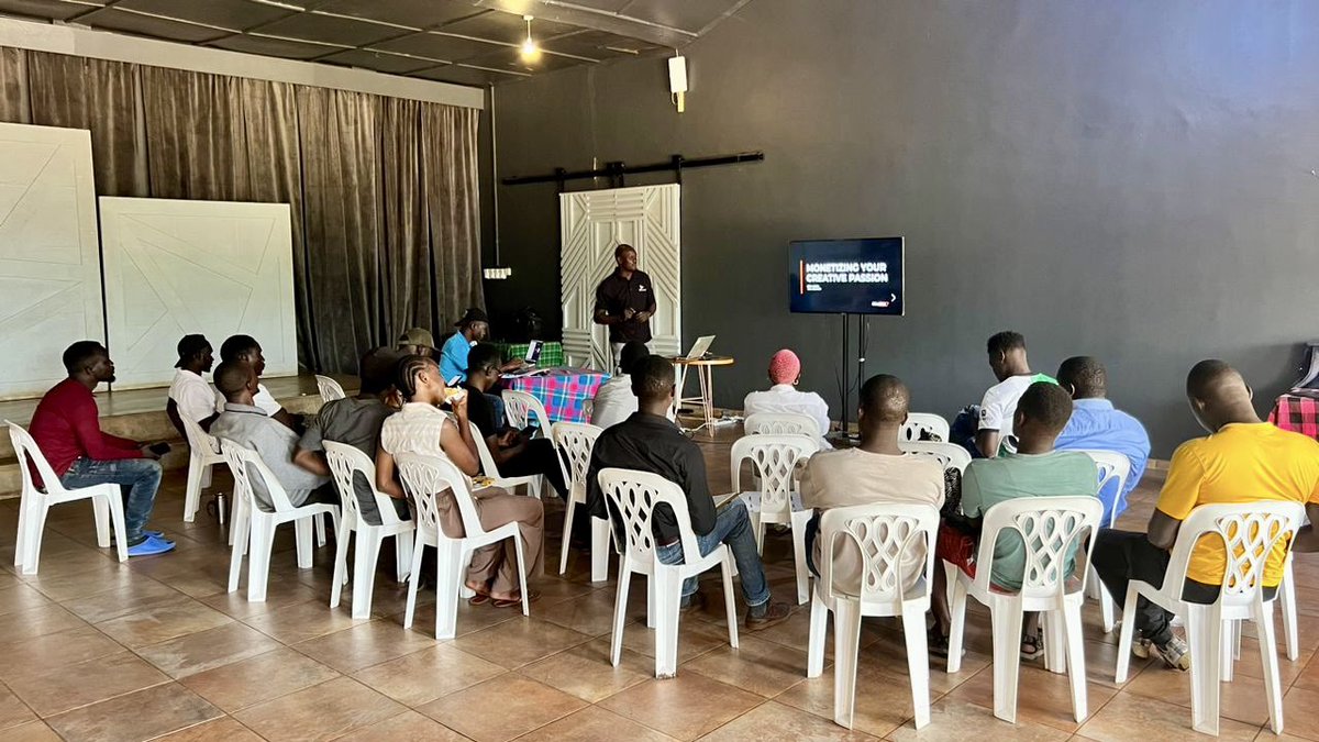 89ersMedia's tweet photo. We are on for the #CreativeMeetUp happening right now @ElephanteComns https://t.co/fdyThAAJ2Z