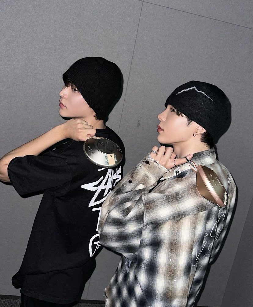 riizepics's tweet image. riize_official instagram update with shotaro and eunseok