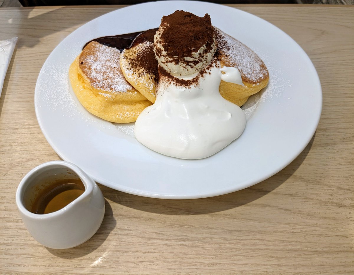 gabusarari's tweet image. 幸せのパンケーキ 船橋店
「幸せのパンケーキ」1,380円
「ティラミスパンケーキ」1,580円
ふわっとした感じで美味しかった🍽
#tiramisu #pancake #Funabashi
