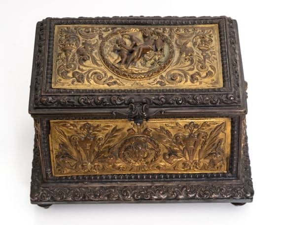 ❝ 𝐇𝐨𝐩𝐞’𝐬 𝐚 𝐠𝐢𝐟𝐭 𝐭𝐨 𝐬𝐡𝐚𝐫𝐞 𝐰𝐢𝐭𝐡 𝐞𝐯𝐞𝐫𝐲𝐛𝐨𝐝𝐲. ❞

⊱ 𝘈𝘯𝘵𝘪𝘲𝘶𝘦 𝘥𝘦𝘢𝘭𝘦𝘳 𝘸𝘩𝘰 𝘭𝘪𝘬𝘦𝘴 𝘣𝘰𝘹𝘦𝘴.
⊱ 𝘔𝘰𝘥𝘦𝘳𝘯.
⊱ 𝘕𝘦𝘸 𝘵𝘰 𝘵𝘩𝘦 𝘸𝘰𝘳𝘭𝘥 𝘰𝘧 𝘎𝘳𝘦𝘦𝘬 𝘔𝘺𝘵𝘩𝘰𝘭𝘰𝘨𝘺 𝘩𝘦𝘳𝘦 𝘰𝘯 𝘟.

♡, ↺ &amp; 𝘧𝘰𝘭𝘭𝘰𝘸.