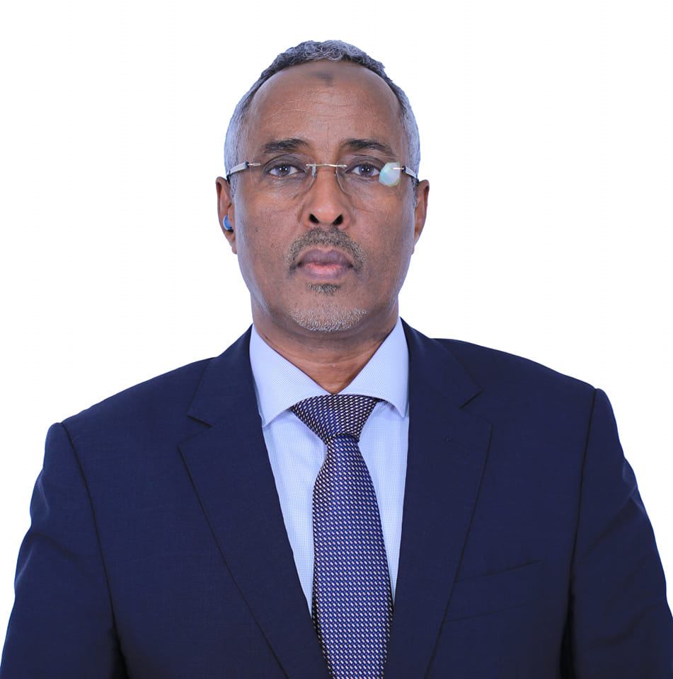FarahJuxa's tweet photo. Mudane Madaxweyne,
Dawlad-dhiska looma dhama ee gaariga jooji inta uusan haadaan ka dhicin. Kuraasta bannaan buuxi oo gogosha imow! https://t.co/dDebDAppJP