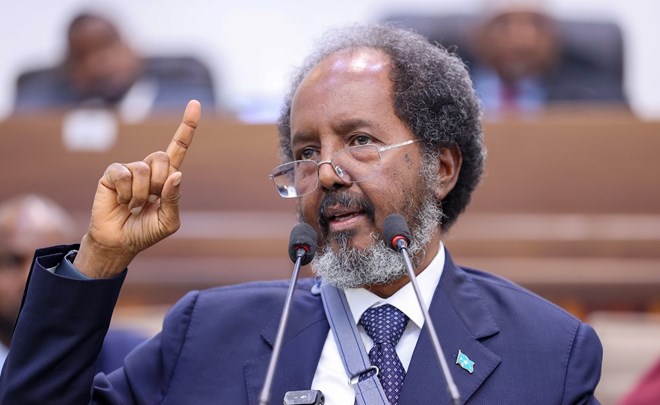 FarahJuxa's tweet photo. Mudane Madaxweyne,
Dawlad-dhiska looma dhama ee gaariga jooji inta uusan haadaan ka dhicin. Kuraasta bannaan buuxi oo gogosha imow! https://t.co/dDebDAppJP