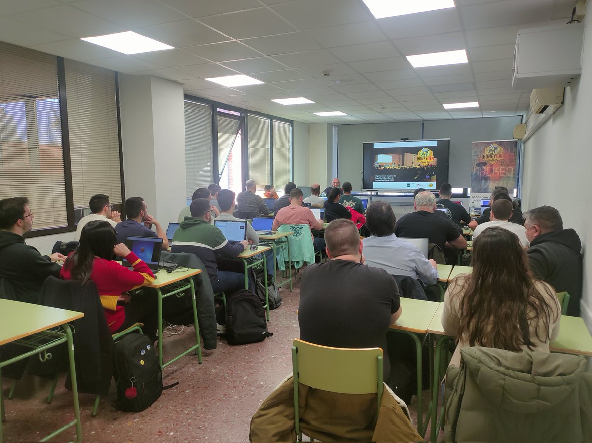 Honey_SEC's tweet photo. Arrancamos los #SabadoHacker en @GuadaUNED, hoy tenemos a @RaulRenales con un taller de análisis de malware.
#Guadalajara #ciberseguridad #Malware https://t.co/YZ20Q6NO6R