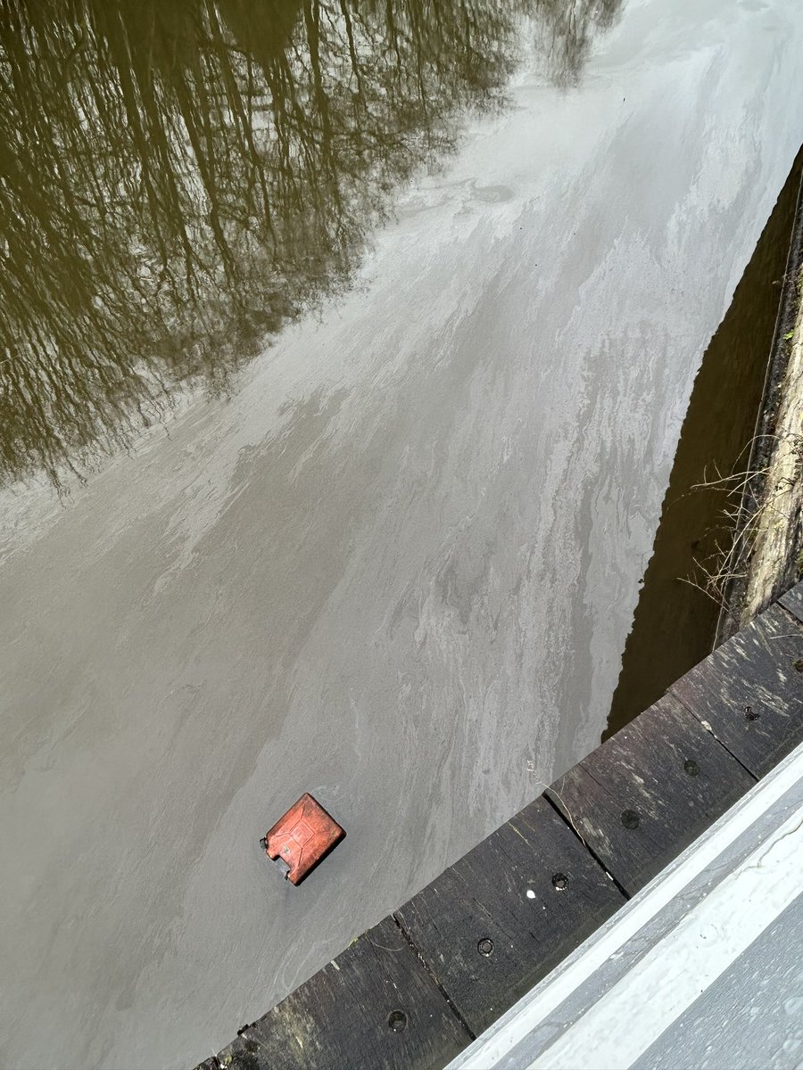 daisyrushforth's tweet photo. @CanalRiverTrust petrol or oil can leaking into bugsworth canal … not sure who or how to report this? It’s all the way down the canal. https://t.co/WqhYpBxFlE