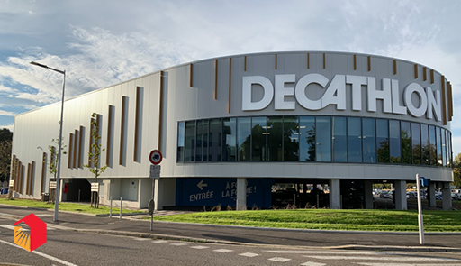 Realty Income $O élargit son portefeuille européen avec l'acquisition de 82 immeubles de vente au détail, tous loués à Decathlon, géant mondial des articles de sport. 

Ces propriétés, situées en Allemagne, France, Espagne, Italie et Portugal, marquent une étape de plus dans leur