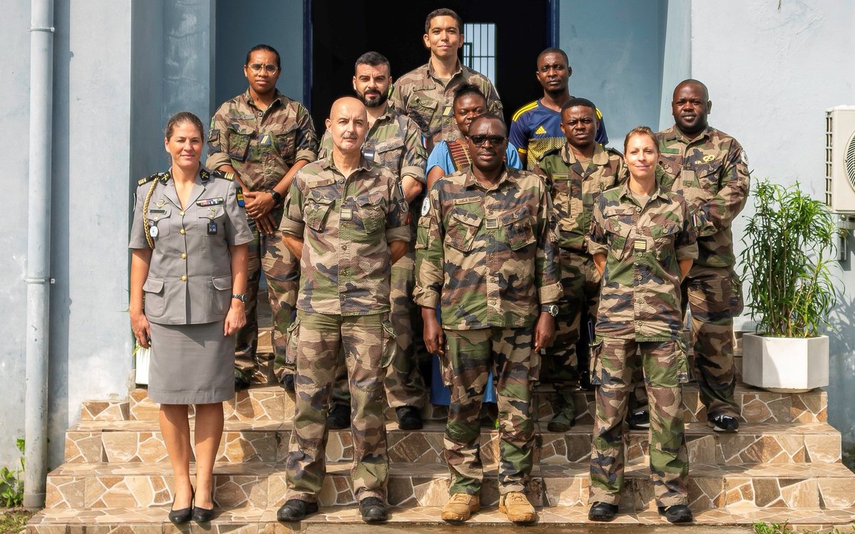 DLIAG_Officiel's tweet image. 0️⃣9️⃣/0️⃣2️⃣ Les #EFG #DIRISI ont doté @eafdl2022 en moyens de visio-conférence et informatiques 
✅️ Suivi de cours 🇫🇷 magistraux à distance pour les stagiaires 🇬🇦🇨🇮🇨🇲🇨🇩🇨🇬🇹🇬🇧🇯🇬🇳
✅️ Salle de travail avec 1️⃣7️⃣ ordinateurs 💻
➡️ Appui des #ENVR 🇫🇷🤝🇬🇦 @CoopSecuDefense
@EtatMajorFR