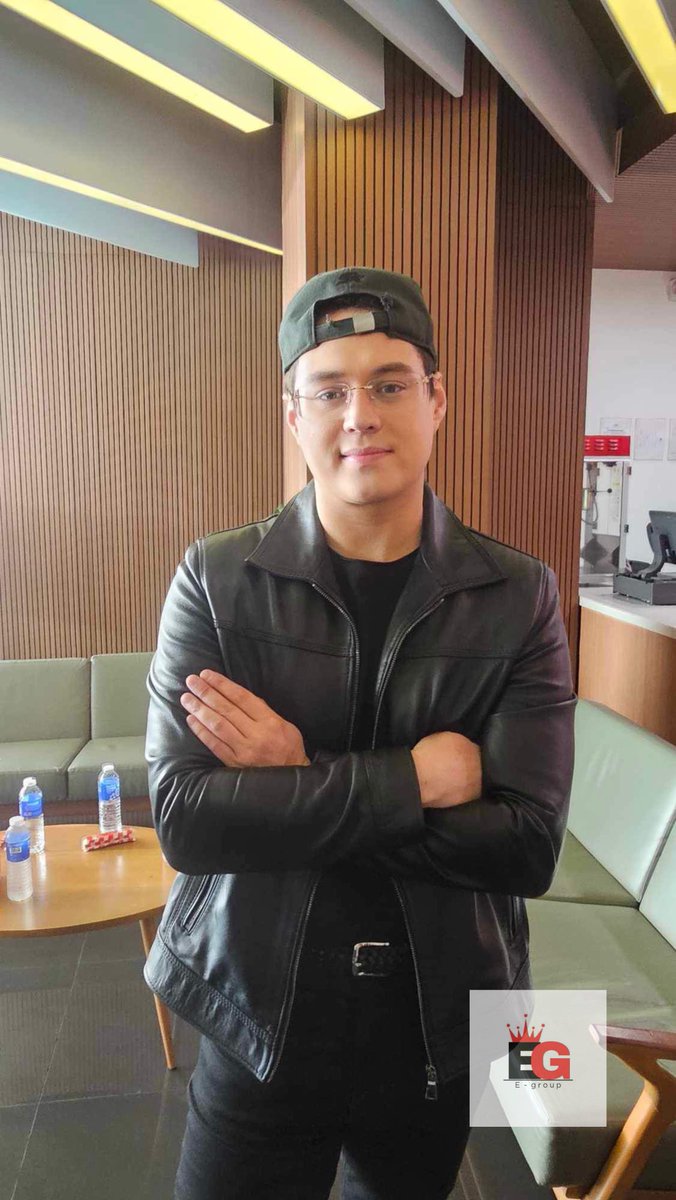 Thank you, Big Bird, for dropping by our 2PM screening at The Podium! Khop khun c*ck to everyone who also came today. We hope you all had the best afternoon of your lives! #EnriqueGil #IAmNotBigBird