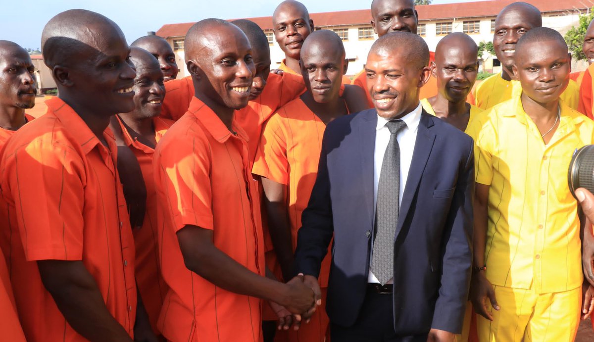UgandaPrisons #UCE2023 results Upper and Mbarara Prison Out of 59 registered candidates (51 males & 8 females), 58 sat for the exams. Noteworthy results include 6 all-male candidates excelling in D1, 14 in D2, 24 (21 males & 3 females) in D3, and 13 (10 males, 3 females) in D4.