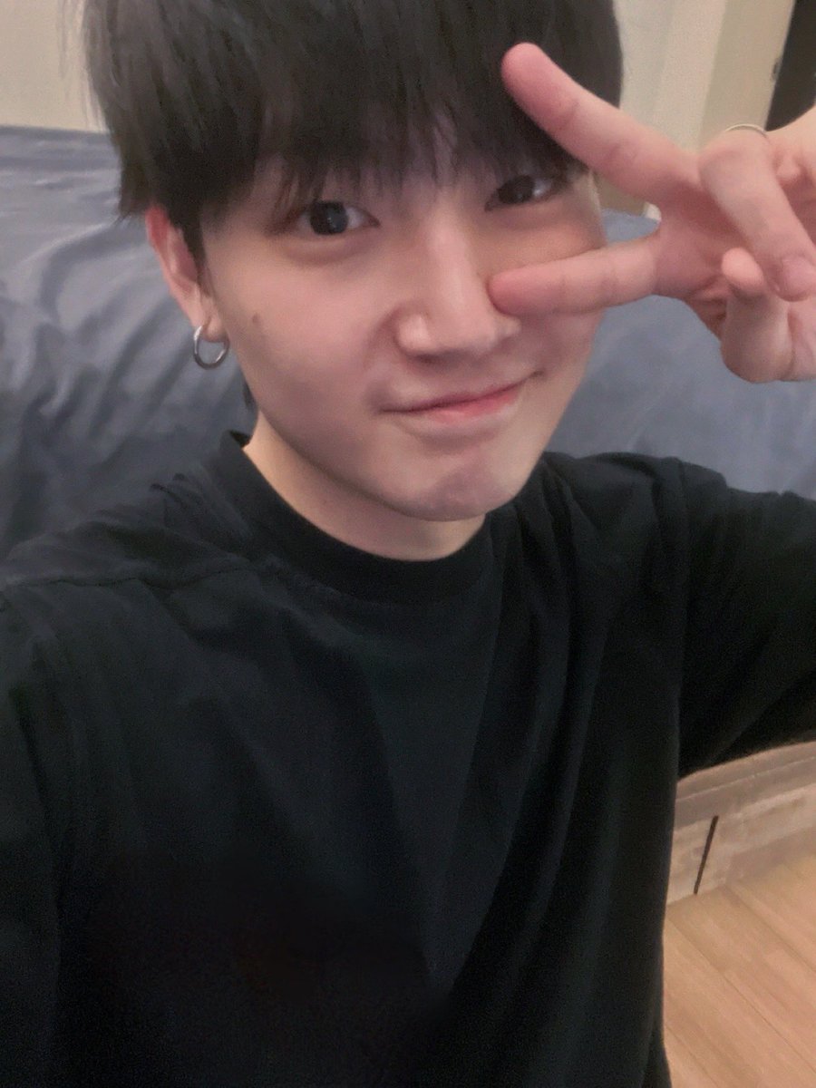 JayB_inDxxair's tweet photo. 이 재범이 셀카 올해 들어 최고로 귀여웠다. https://t.co/4SoMuoZ71n