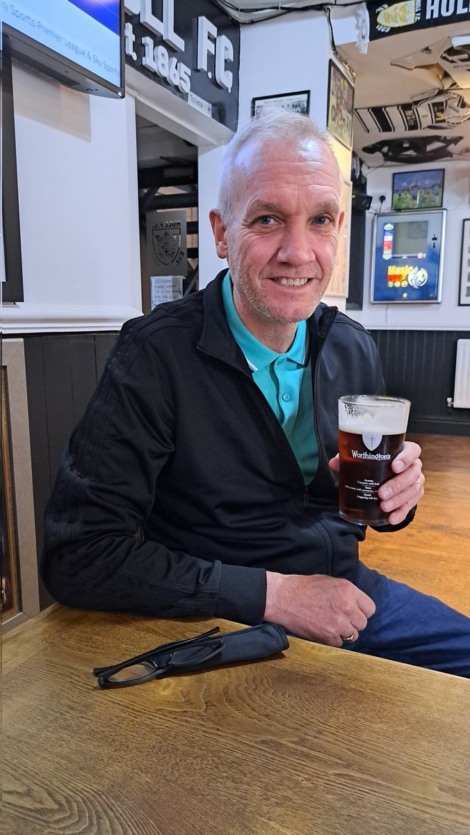 Pint in hand at half 9, can only mean one thing...matchday <a href="/InnHull/">Botanic Inn Hull (BOTANIC HOTEL)</a> <a href="/HullCity/">Hull City</a> #UTT