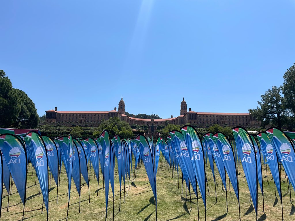 📍| The marchers, who have braved the heat, are now entering the lawns of the Union Buildings!  

Let’s tune in and get ready to hear the DA’s Rescue Plan for SA at rescuesa.org.za #DAmanifesto