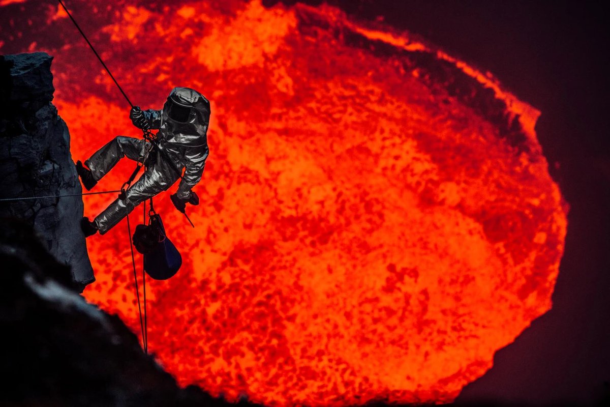 If you followed your childhood dream job, what would you be right now?

… a volcanologist. 

4 year old me would be so proud !

Im on my way to becoming one!