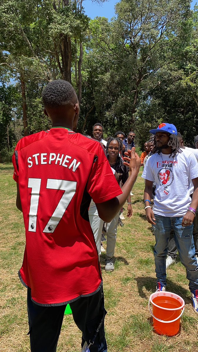 Game Master mwenyeweee @SteveHunterz conducting the awesome team building games here at #MRXSessions! Wueh! Hakuna jokes!😂🤣😂 #YouthMentorship #YouthEmpowerment #TeamBuilding #TalentDevelopment @MRX2TheWorld
