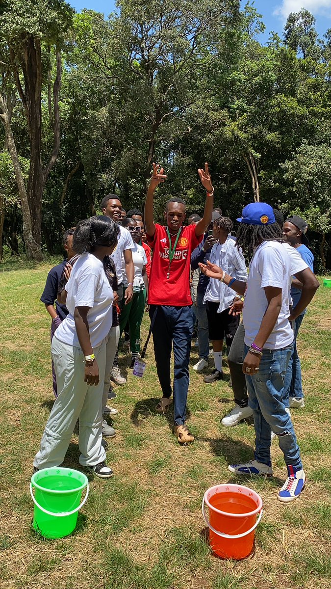MwalimuRachel's tweet photo. Game Master mwenyeweee @SteveHunterz conducting the awesome team building games here at #MRXSessions! Wueh! Hakuna jokes!ππ€£π #YouthMentorship #YouthEmpowerment #TeamBuilding #TalentDevelopment @MRX2TheWorld https://t.co/k3MDw5wClM