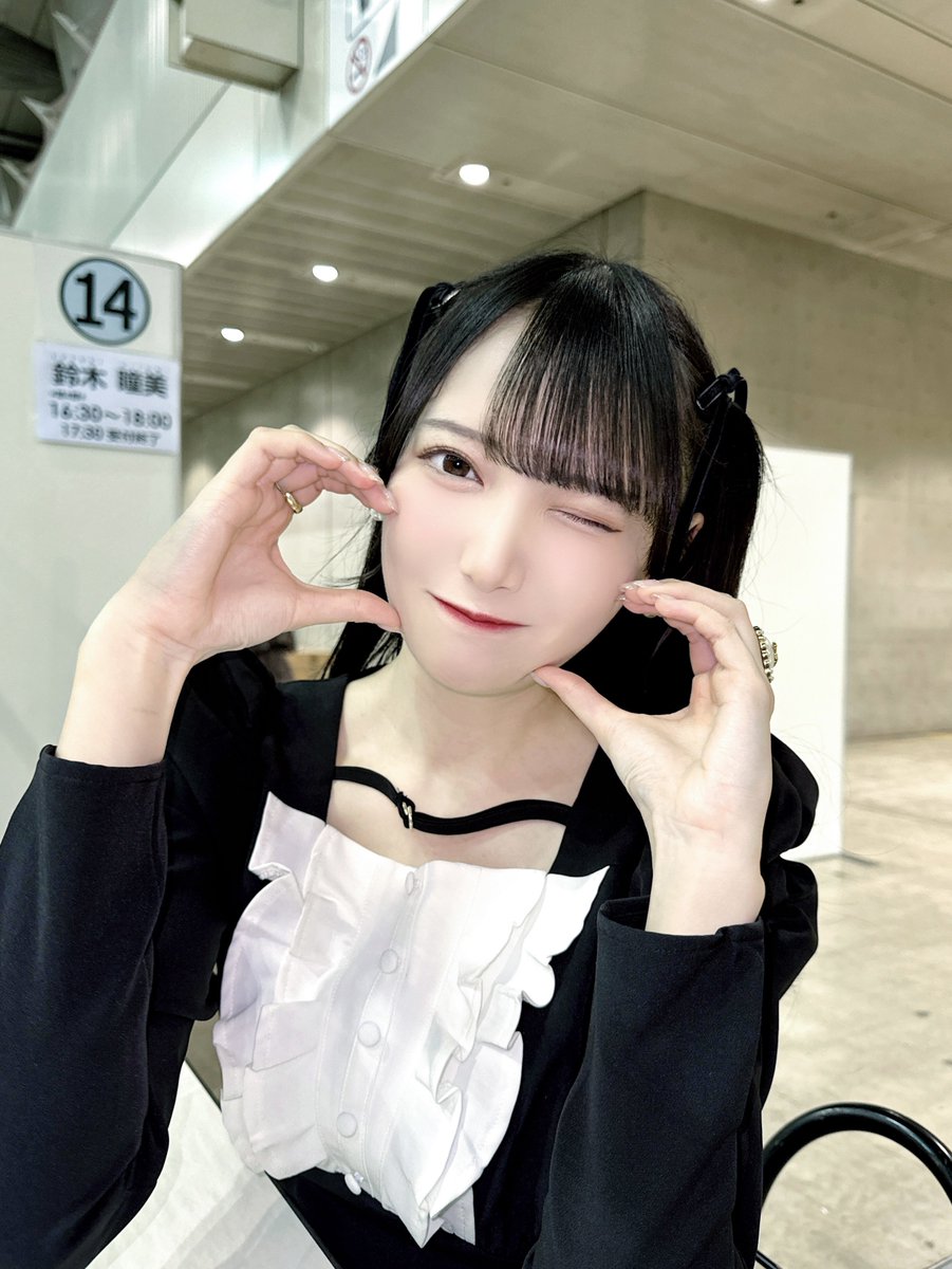 今日もたくさんの方が会いに来てくれて
とってもうれしかった〜！！

バレンタインが近かったので
メイドさんをイメージしたよ❤︎
君のためにハーフツインがんばった✊🏻

明日もお話しできるのしあわせだ〜👼🏻ﾞ
ちょっぴり朝早いけどお待ちしてます…！
今日はゆっくりやすんでね〜