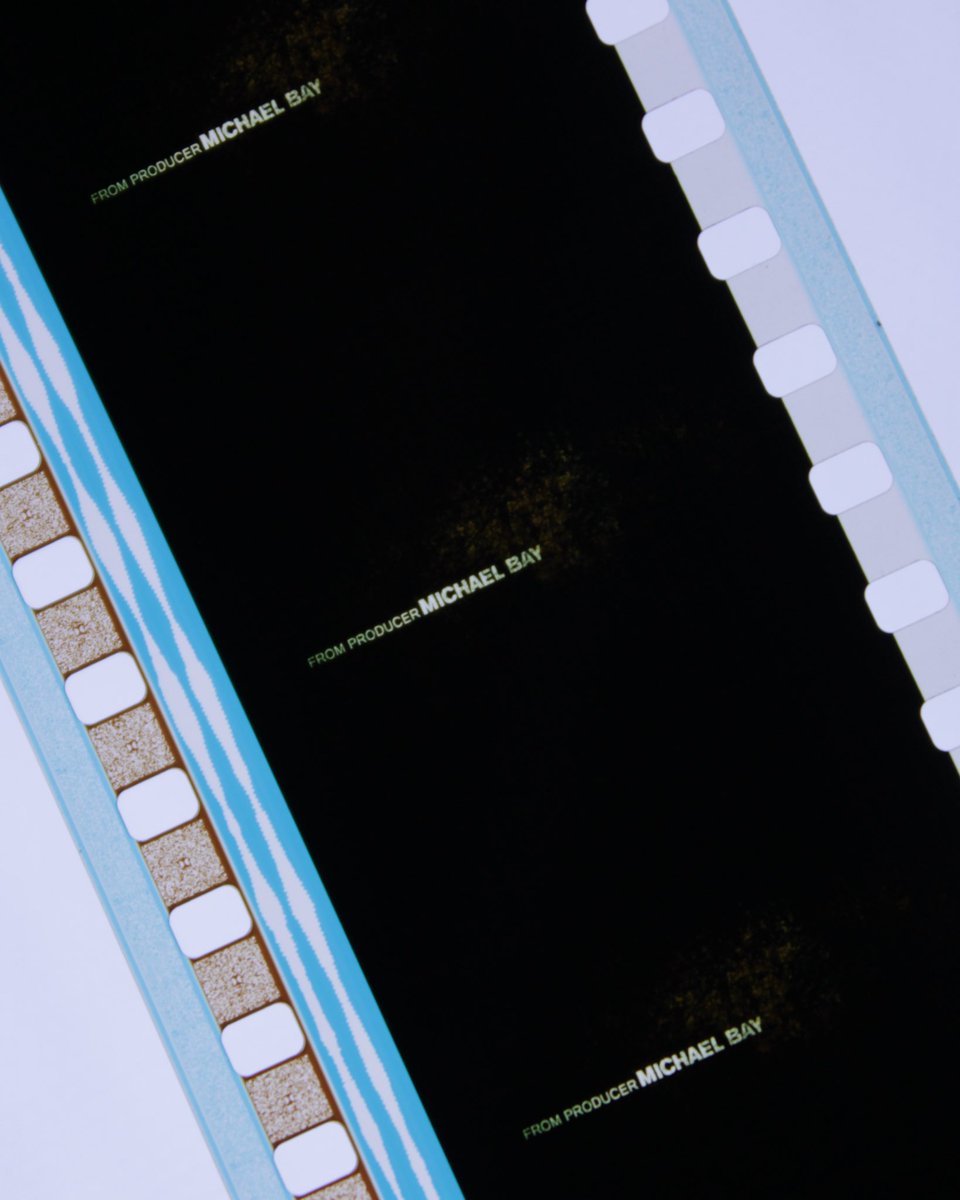 ProjectionistR's tweet photo. A double birthday celebration 🎉 @hitRECordJoe and Michael Bay! 🎞️
#michaelbay #josephgordonlevitt #thefilmframeproject #filmframe #35mmfilm #upinthebooth #projectionist https://t.co/iCVdCTsSwD