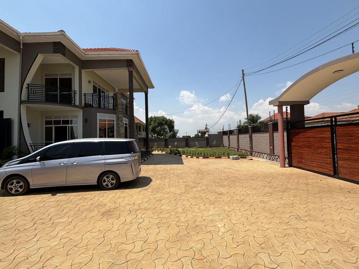KPAestates's tweet photo. New construction:

Akright - Bwebajja

Purchase Price: $495,000

Recommended downpayment: $295,000

+256 708 732 104 https://t.co/RpH0YdN5pJ