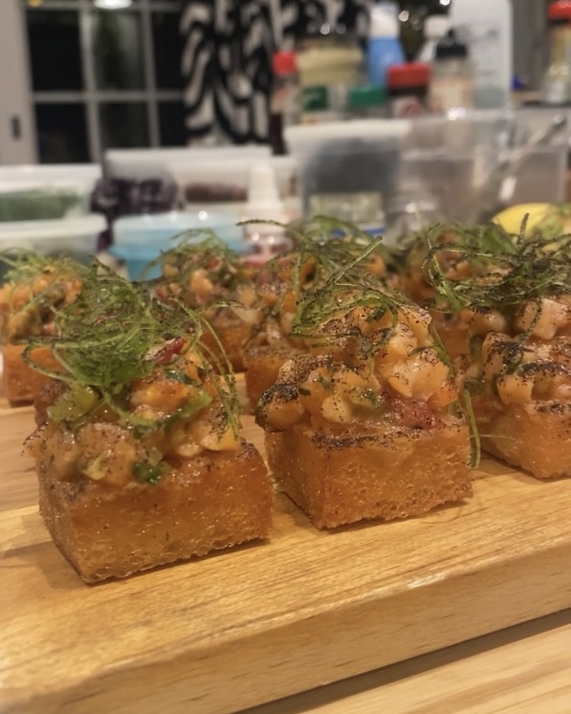 takeachef's tweet image. Meet  🌍🍽️ Intl. Traveling Chef from Boston. Crafting seasonal menus inspired by global adventures. After 8 years in top Boston kitchens, she brings nourishing vibes from Costa Rica. Now freelancing for intimate experiences. 🥂✨ 

#TakeaChef #PrivateChef🌟👩‍🍳