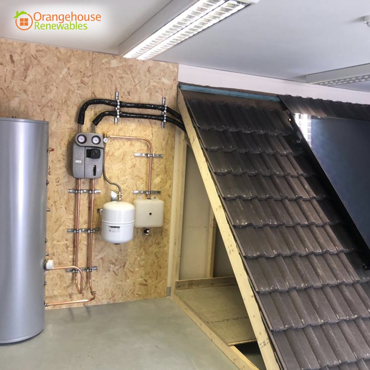 🏫 Grantham College partnered with OHR to create a state-of-the-art renewable energy training center. From ground source heat pumps to solar PV arrays.

#HeatPumps #AirSourceHeatPumps #RenewableEnergy #OrangehouseRenewables
#EnergyEfficiency