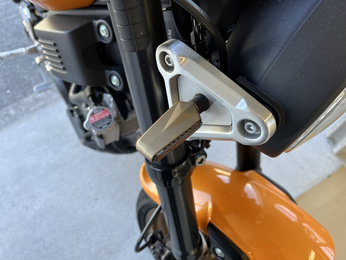 HighWorks_taka's tweet photo. ウィンカーの退色が気になり 取り替えました。

キジマのシーケンシャルからハイサイダーのコネロ。

#xsr155 #xsr125 #XSR #yamahaxsr
#HighWorks
#highsider #ハイサイダーウィンカー https://t.co/2uzI7bqP26