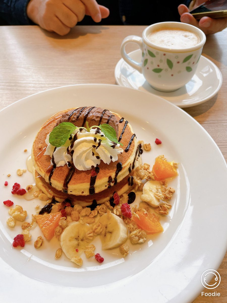 kyonshogo's tweet image. ダンナさんのバースデーデザートクーポンあったので、ご近所（と言ってもお隣駅）のデニーズでランチ♪
シェフおススメの蟹とハーブのクリームスパゲッティと苺とラズベリーのピンクシーザーサラダ、苺とサラダってなかなか合います、美味しくいただきました♪#デニーズ　#デニーズランチ