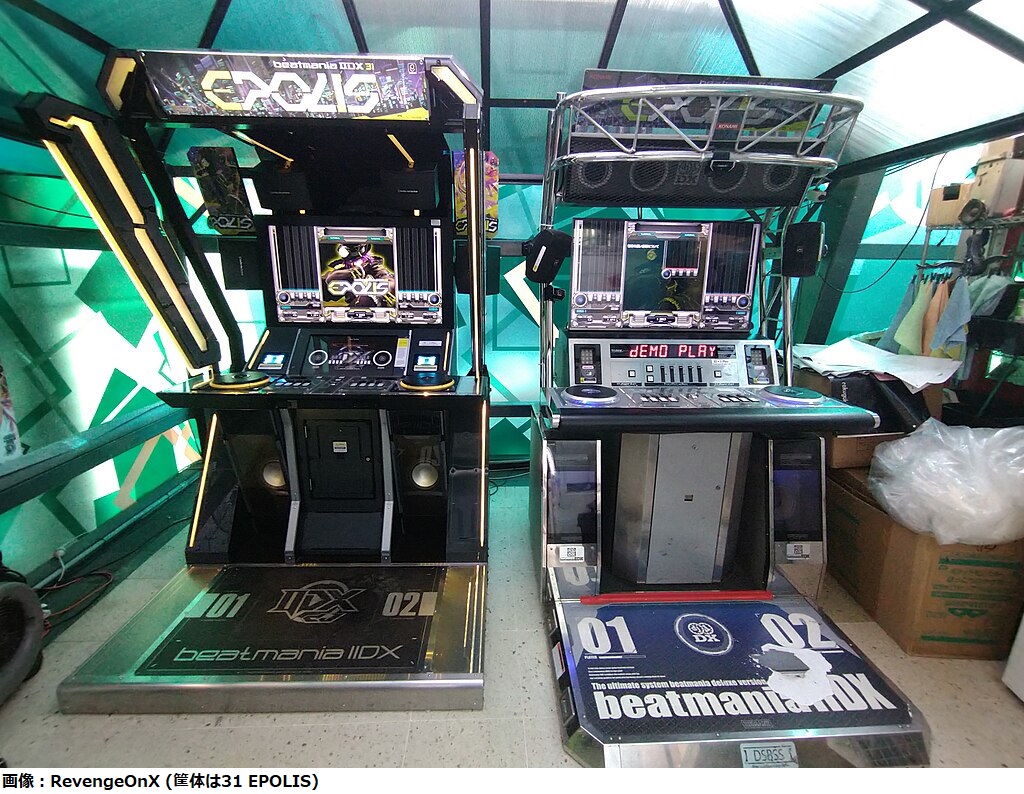 livedoornews's tweet image. 【弐寺】本日2月26日で『beatmania IIDX』稼働25周年

beatmaniaの実質的な後継作として1999年に登場したAC音ゲー。従来の「5鍵」から鍵盤が増え、7個の鍵盤とターンテーブルを操作。現在も続く人気シリーズとなった。「ソフラン」の由来となった楽曲も「1st style」稼働から半年後に登場している。