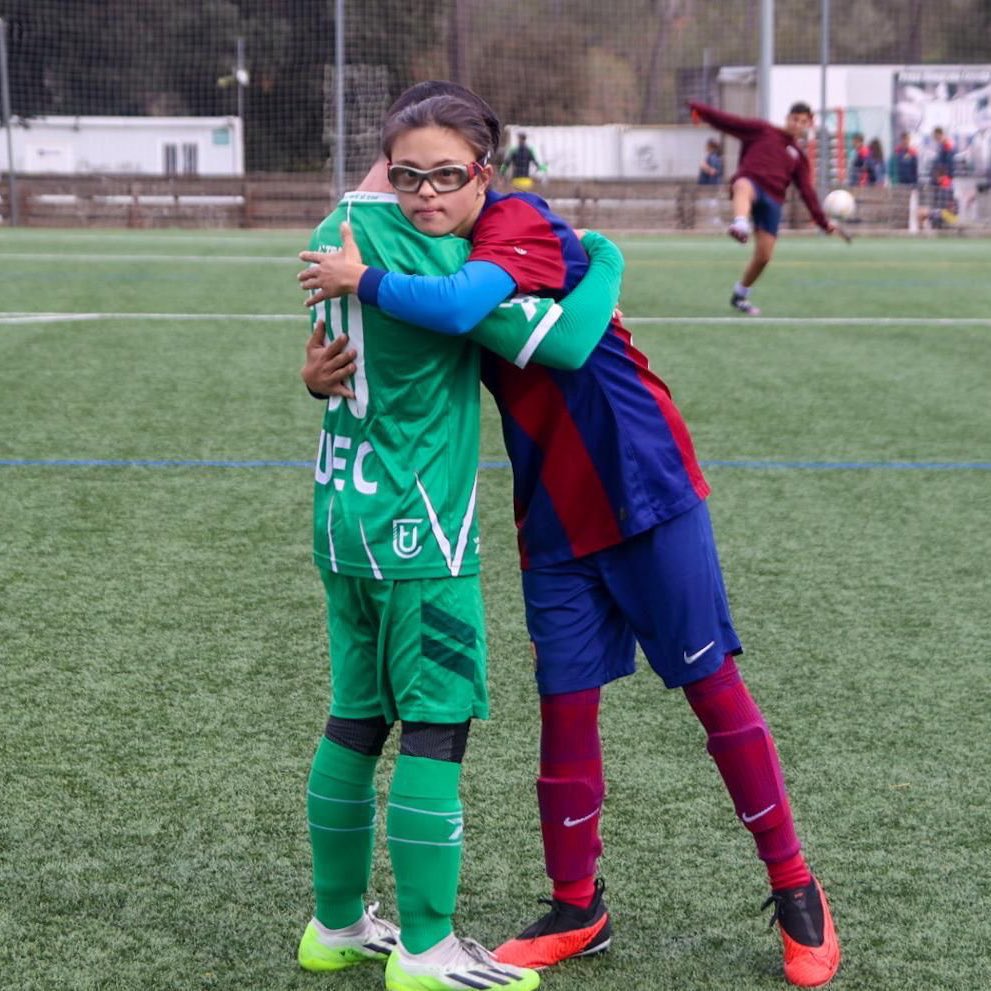 FundacioUEC's tweet photo. #InserCOR • 👟⚽️🟢 Els nostres esportistes van participar en el torneig inclusiu organitzat per la @PBCervello!
𝟏𝟎 equips i 𝟏𝟓𝟎 jugadors/es! 🤗
🙌🏻 Èxit de jornada amb un gran ambient i una excel•lent organització! 🔝🤩
#FundacióUEC #Ambelverdalcor 💚 https://t.co/wxfVha1CvX