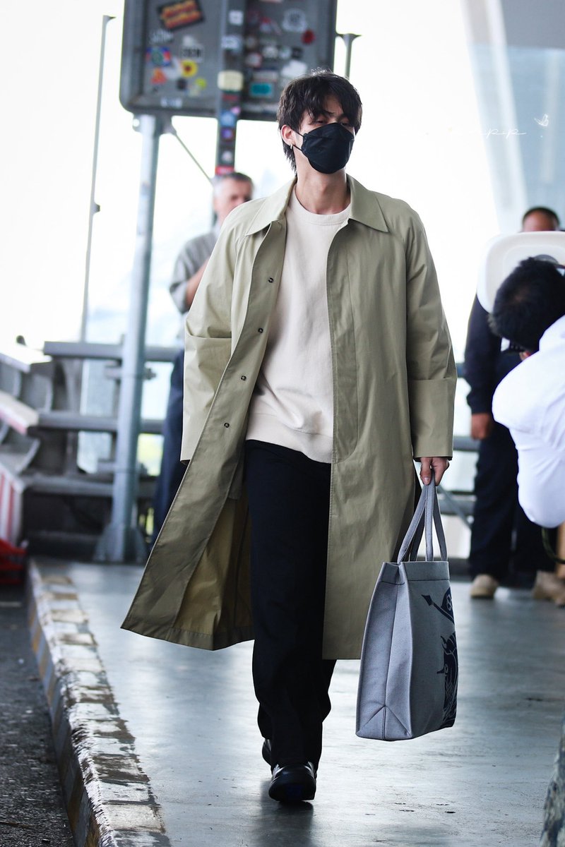 pang_naruetip's tweet photo. ลอนดอน เตรียมลุกเป็นไฟได้เลย 🔥🔥

#BurberryxBright
#bbrightvc https://t.co/I2Tph6y6i3