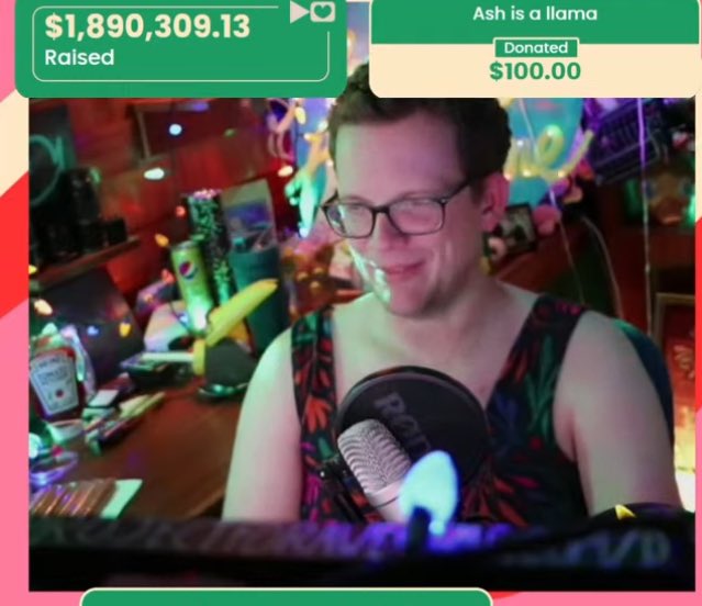 taaddisbinz's tweet image. I went to make dinner and Hanks in a romper!??? #ProjectForAwesome #P4A2024  @hankgreen