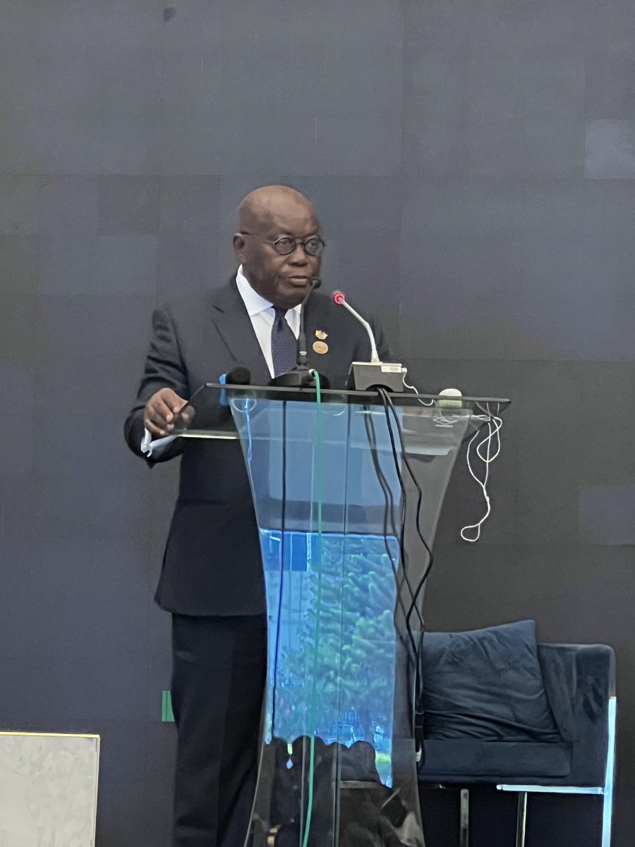 .⁦@NAkufoAddo⁩ asks his colleagues to invest in African Multilateral Institutions, establish an annual African #HoS Economic Summit & shift from words to actions. ⁦@_AfricanUnion⁩ #AAMFI #Presidential Roundtable