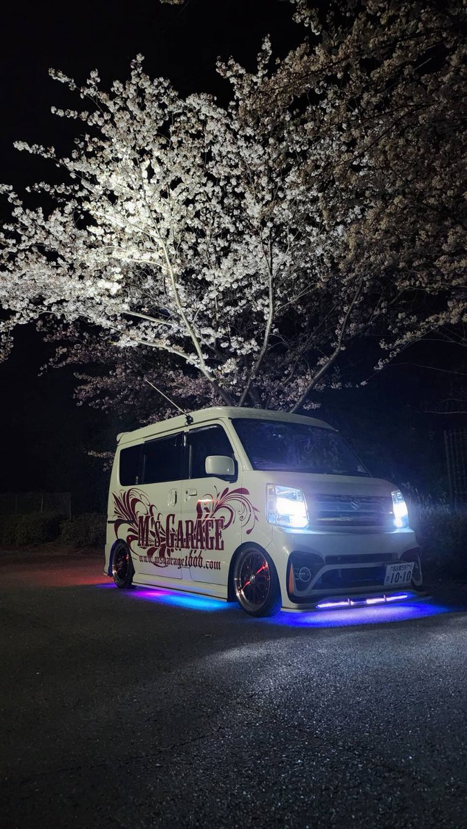 msgarage1000's tweet photo. エブリィ誰か買う人いる？
H30.11月
エブリィワゴンPZターボ
4万km
ワンオーナー
車検R7.11月29日
タイヤも車検時に交換済み

150万税込

ローン可

--------------------------------

[外装]
ルシオールフルエアロ
(F/S/R/D)
フロントエアロハイエースフォグ加工
ルシーオールリアウイング
ルシオール100φ4本出しマフラー
中間タイコワンオフ負圧式リモコンECV
クリムソンRS　6J　16インチ
車高調ファイナルコネクションピロ付
フロントサスswift150mm
IDEAL260mm6POTブレーキ
ブレーキステンメッシュホース変更
スタビリンクロアアームに加工
アンダーLED流れるLED
ヘッドライトHIDからLEDへ変更
フォクLEDに変更

[加工]
フロントインナー切り上げ加工
フロントインナー溶接補強
インナーFRP整形
リアインナー叩き上げ
リヤホーシングショック取付け位置下げ加工
リアバッテリーケース加工

[内装]
ライツシートカバー
ライツウッドパネル
ライツコンビハンドル
フロントテーブル
KENWOODハイレゾスピーカー
KENWOOD車種別ツイーターマウント
KENWOOD9インチフローティングナビ
KENWOODナビ連動ETC2.0
クランチ4000ワットアンプ
パワーアコースティック2200ワット×2
大容量キャパシター
コムテックレーダー
デジタルインナーミラー
VIOFO前後ドラレコ　4K
モンスタースポーツピラーメーターフード
Depoブースト計
pivotスロコン付きオートクルーズ
カーメイトエンジンスターター

https://t.co/x52YvsFFpO

ちなみにですが
近々ymcの在庫になるので
その際は
総額170万となりますのでご了承下さい。