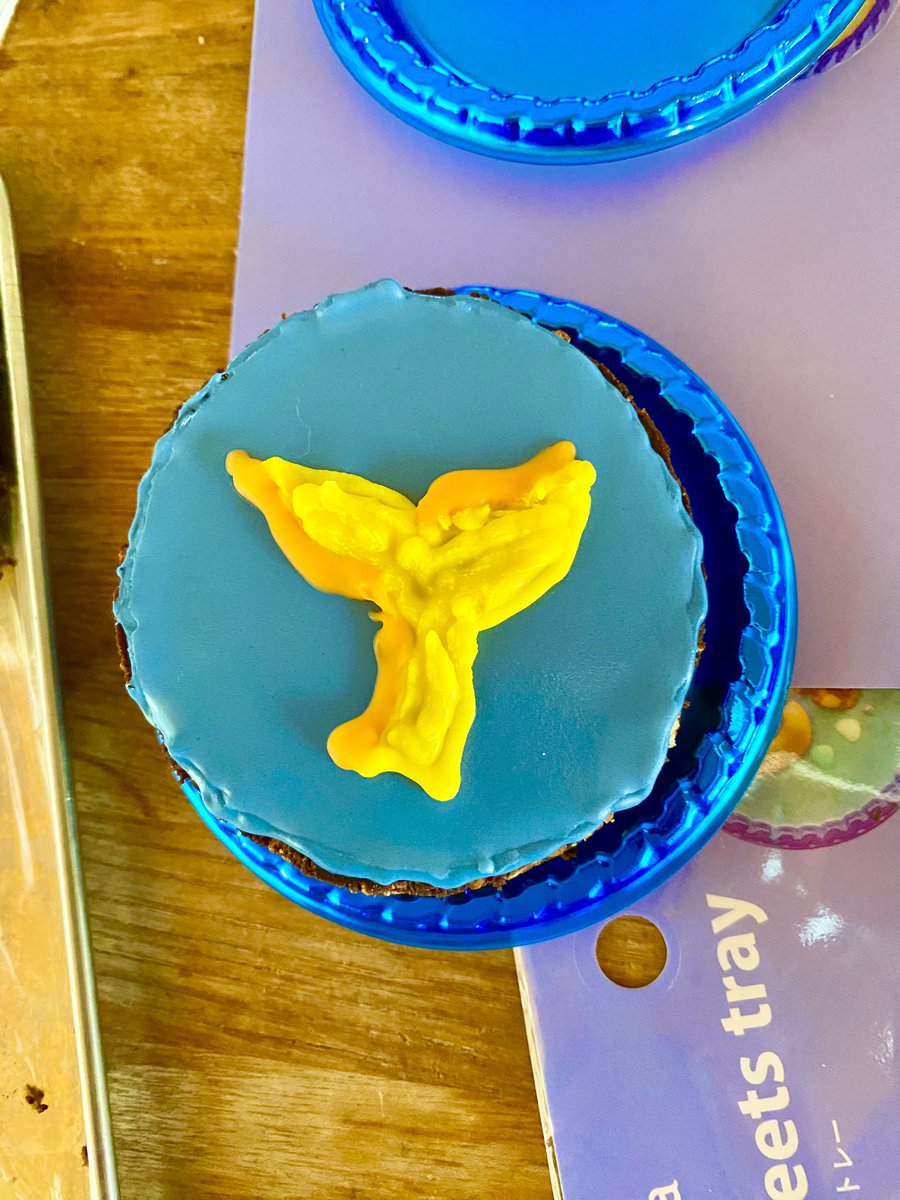 LLUcVsgePMtzB3F's tweet image. ISANAラストLIVE  #Echolocation お疲れ様でした!!!
最後にちゃんと全員にご挨拶出来て良かったー。
ずっと「いずれ卒業してしまう現役生には肩入れするまい」と思ってたけど、彼らを知って応援出来たこの1年間、とても楽しかった。
心から感謝✨

※完成度が若干アレな差し入れ写真を添えて.....w