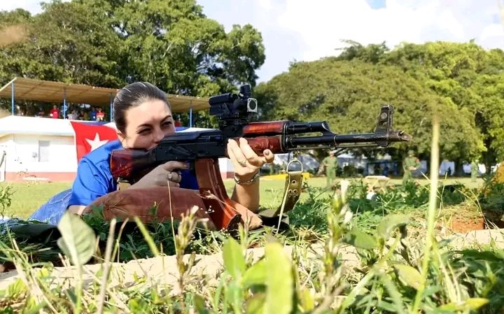 La defensa de la Patria 🇨🇺, deber sagrado de todo revolucionari@. #VIPlenoUJC #Cuba <a href="/DiazCanelB/">Miguel Díaz-Canel Bermúdez</a> <a href="/DrRobertoMOjeda/">Dr. Roberto Morales Ojeda</a> <a href="/MinfarC/">Minfar_Cuba</a> <a href="/minint_cuba/">MININT_CUBA</a>