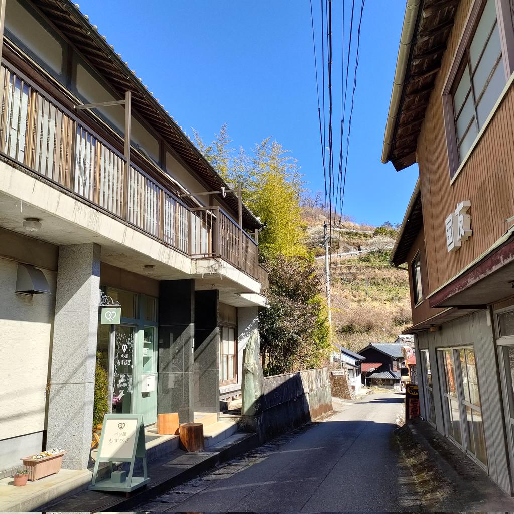 tashimanian's tweet photo. 田舎のパン屋さんからしか摂取できない栄養がある。

＃パン屋むすびぎ
＃サンファミリーきりやま https://t.co/q3XvrL2gsf