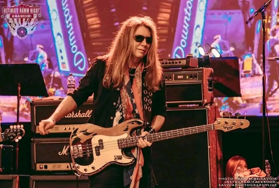 anderssonmarten's tweet photo. Have a great badassss weekend everybody!
#martenanderssonbass #ESP #espbass #EBS #Ampeg #EbsPedals #EBSSweden #Hipshot #elixir #elixirstrings #Intunegp #Babicz #skbcases #Emgpickups #AlBaneForLeather #mårtenandersson #bassist #bass #bassplayer #MartenAndersson #LitaFord https://t.co/0Dp3S6R2ea