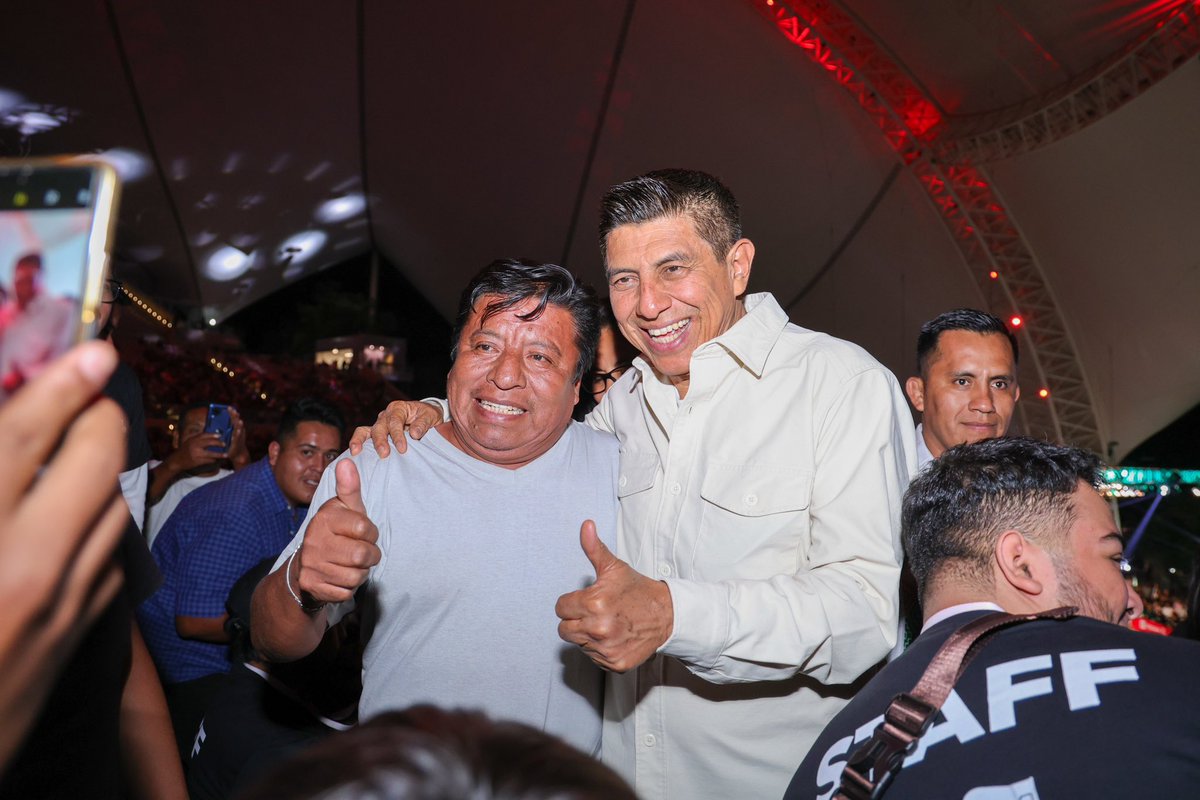 salomonj's tweet photo. Junto a miles de oaxaqueñas y oaxaqueños, celebramos con orgullo #CampeonesDeLaGuelaguetza, llenando de emoción el Auditorio Guelaguetza en este encuentro deportivo internacional, sin precedentes en nuestro estado. 

Con este evento, Oaxaca está nuevamente en los ojos del mundo, impulsando su desarrollo como nunca antes, ¡porque somos #UnPuebloTransformandoSuHistoria!
