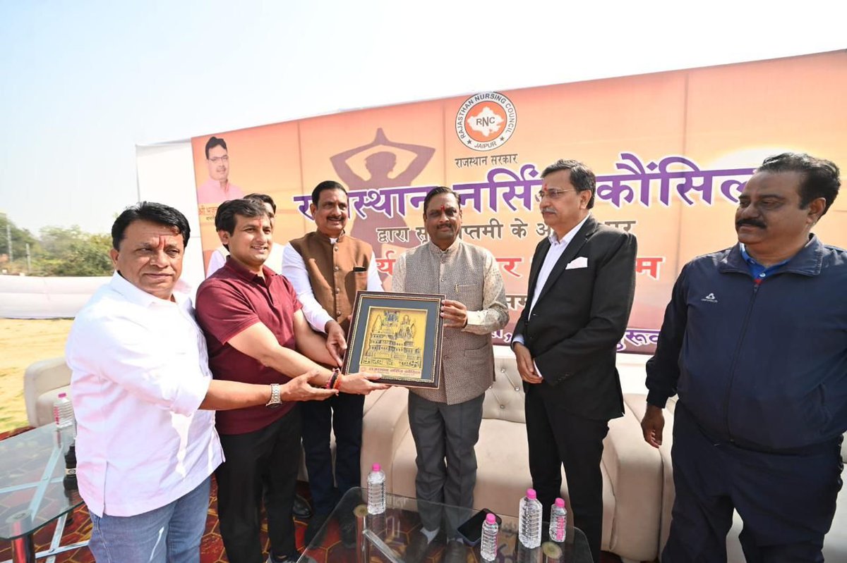 ChestaKanwar's tweet photo. राजस्थान नर्सिंग कौंसिल के द्वारा 60,000 नर्सेज़ ने सूर्य नमस्कार किया।रजिस्ट्रार डॉ शशिकांत शर्मा ने बताया कि मुख्य समारोह में मुख्य अतिथि श्रीमान प्रताप भानु सिंह शेखावत जी एवं माननीय हेमंत सेठिया जी रहे।
#Bhajanlalsharma
#GajendraSinghKhimsar https://t.co/3hSYo9zDSh