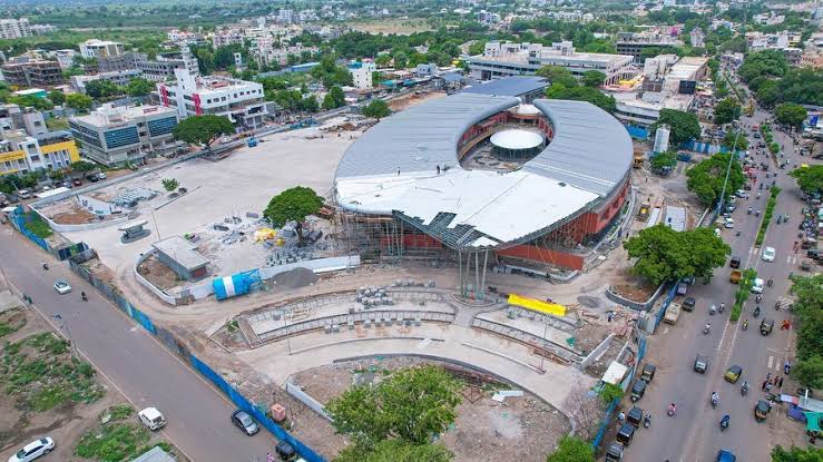 PavanjitMane1's tweet image. #infrastructure 👍👍
This is new  #BaramatiBusStand 👌👌

We hope a similar #transithub be built either at wakad,balewadi,baner or hinjawadi near highway. 
How long #ITemployees will stand in sun or under the bridge to catch buses for Mumbai , Satara , Karad , Sangli , kolhapur?