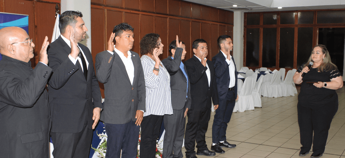 pdtecamarasal's tweet photo. Amigos, esta semana continuamos con las asambleas de socios 2024, en las que se eligieron los Consejos Directivos de nuestras sedes en #SantaAna, #LaUnión y #Sonsonate.

También realizamos eventos importantes para la formación de los empresarios. Les cuento en #CamarasalEnAcción. https://t.co/TwvvXDlTWR
