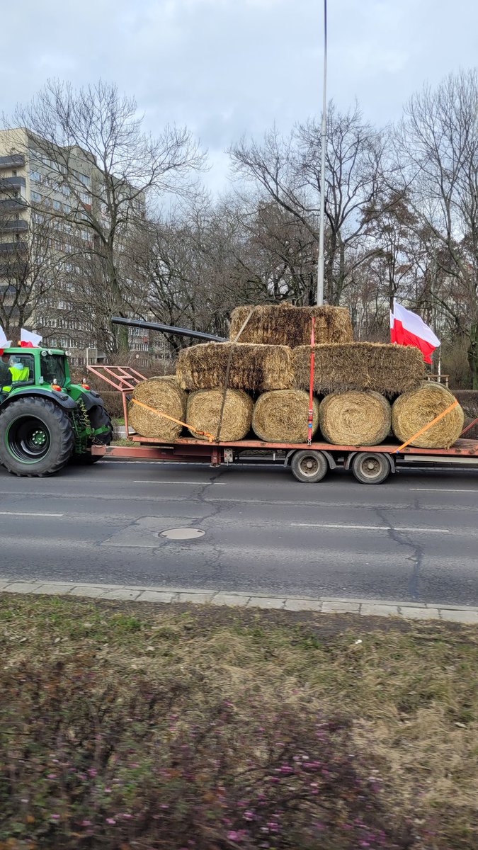 danko_ofUkraine's tweet photo. Naprzód do walki o szczęśliwą socialistyczną wieś Polską 💪💪💪
Węcej wiadomości czytaj tu👉 https://t.co/zpdpITIiaZ
#Polska #Tusk #konfederacja #Duda #PiS #Ukraina #Ukraine #UkraineRussiaWar https://t.co/3q79CTGQiH