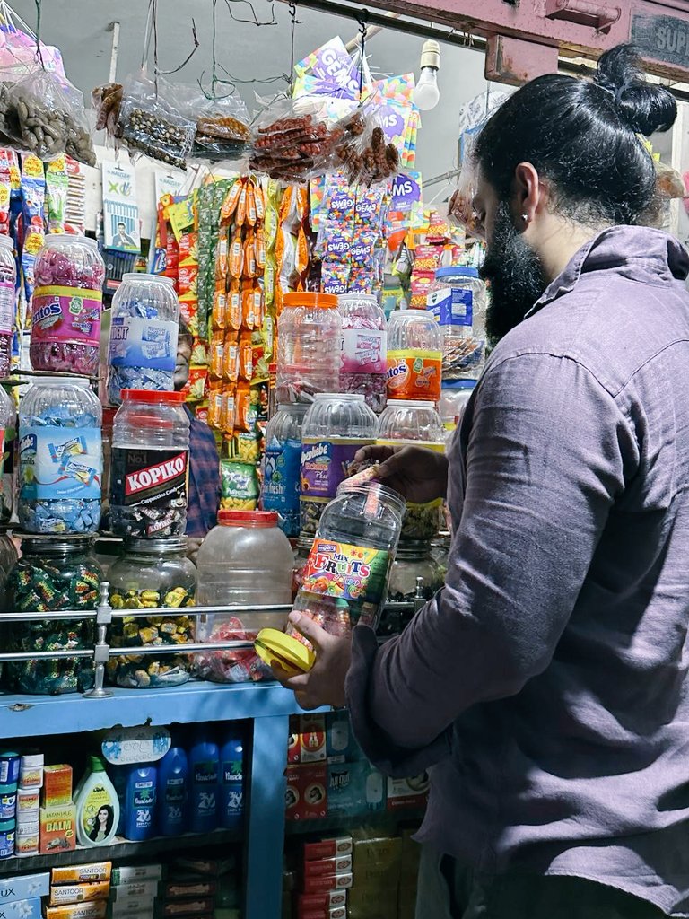 ManobalaV's tweet photo. Rocking Star Yash purchases ice candy for his wife Radhika from a small grocery shop.
                                             
Despite huge stardom, #Yash remains simple and humble 
                                                               
This is during their recent visit to Chitrapura Math temple in Bhatkal, Shirali.