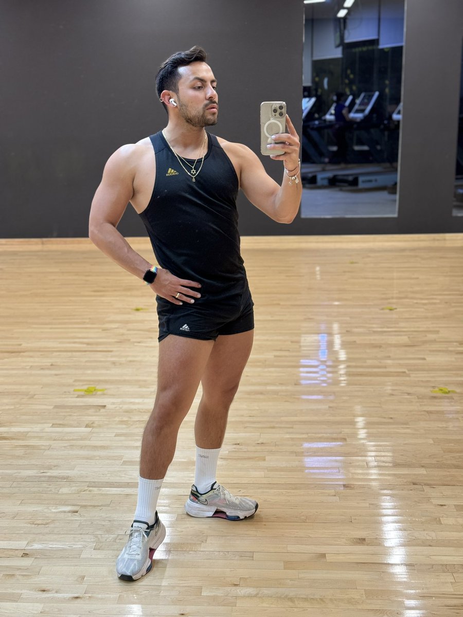 bamtz95's tweet photo. Training 👏✨🖤 https://t.co/chtyv5kiy3