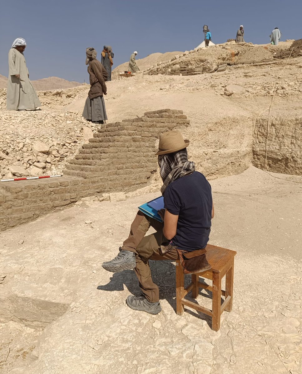 proyecto209's tweet photo. Dani estudia y dibuja el perfil oriental del área WA3.
.
Dani studies and draws the eastern profile of the WA3 area.
.
.
.
#proyecto209 #tt209 #ull #arqueologia #archaeology #egiptologia #egyptology #egyptologie #luxor #egypt #egipto #egypte #arqueologiacanariaenegipto https://t.co/Cv1etJqJOC
