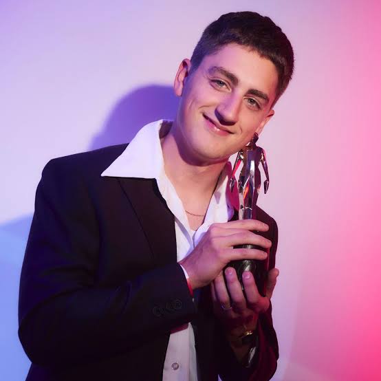 VentureMain's tweet image. Subverting expectations, the season 2 Festival Pass has been leaked to feature content creator Danny Gonzales.  His songs “BAD BOY” and “I’m Gonna Kill Santa Claus” will be available as jam tracks in the paid rewards for the season. #FortniteFestival #FortniteLeaks 

via Rag